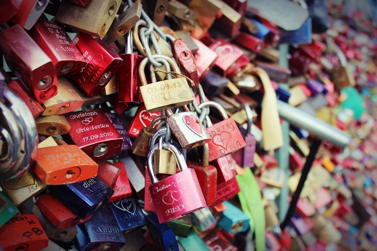 “Fremde zu Beginn” | Gekritzel