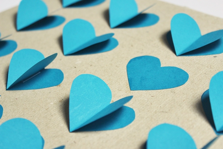 Flatterherzen im Rahmen | Mini-DIY