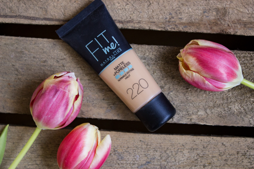 Maybelline 220 Fit Me Matte+Poreless Foundation
