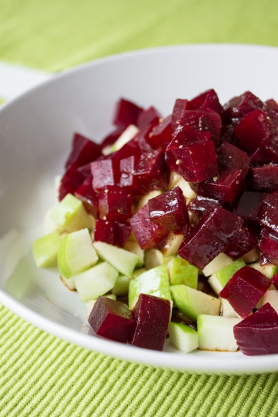 Rote Bete fertig gegart und vakuumiert im Salat